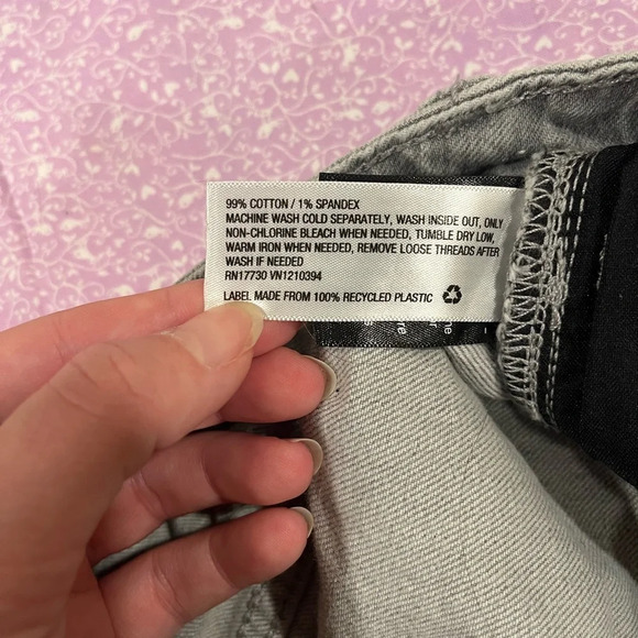 Gray High-Waisted Universal Thread Jean Shorts with Frayed Hem - Picture 8 of 10